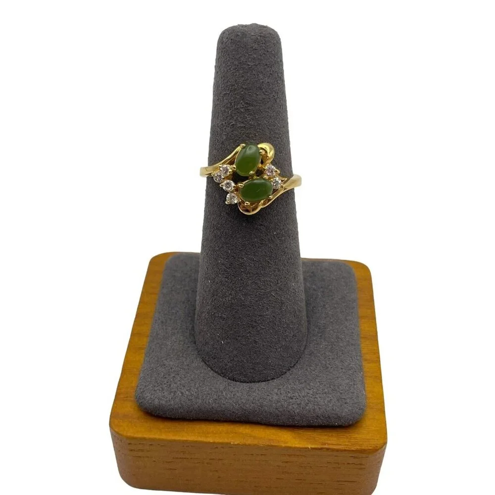 VTG JC Signed Cocktail Ring Gold Tone Rhinestone & Green Gemstone Cabs Size 5.75